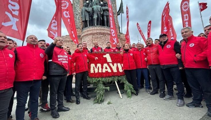 Taksim Anıtı’na çelenk bırakan DİSK’in bir çağrısı var